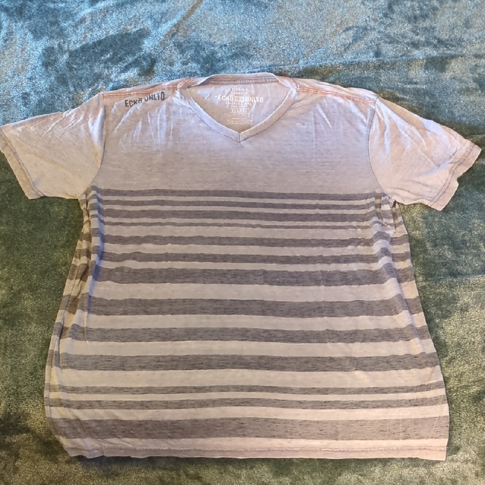 Ecko Unlimited Men’s Striped V-Neck Shirt - Light Gray
